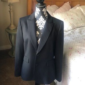 TAHARI Business suit